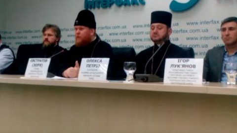 Церковь пообещала карать священников-геев так же как пьяниц и изменников