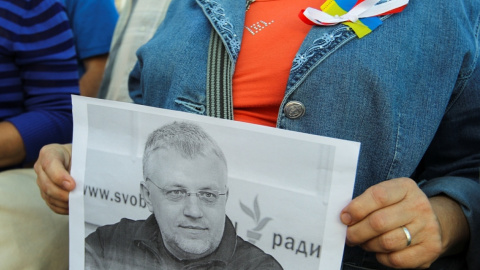 Сотні людей зібралися вшанувати пам'ять вбитого журналіста Шеремета