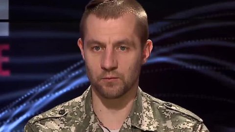 Депутат порвав журналісту сорочку. Скріншот 112