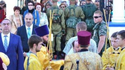 220-річчя Луганська: озброєні бойовики не пустили до церкви прихожан