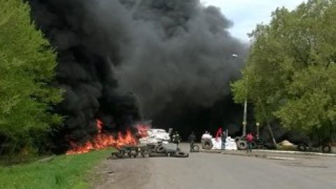 Українські військові знищили 5 терористів при розблокуванні блокпостів в Слов'янську