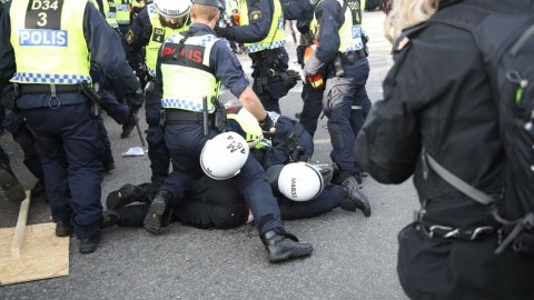 Затриманих підозрюють у заворушеннях. Фото: aftonbladet.se