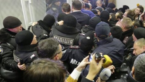 Ще одна масова бійка за участю депутатів Ради, прокурора і міліції сталася в Печерському райсуді