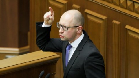 Яценюк допустив введення воєнного стану на Донбасі