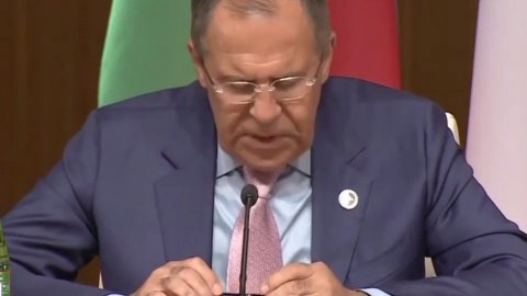 В сети появились "коубы" на "Лаосскую народную республику" от Лаврова