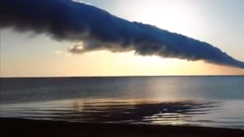 У небі над Азовським морем помітили унікальне атмосферне явище