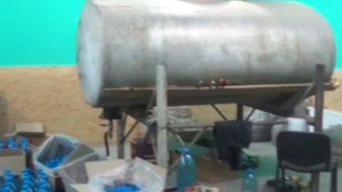 У Кіровограді в підпільному горілчаному цеху знайшли зброю