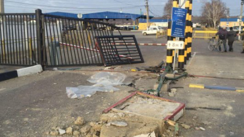 ​В Одеській області автомобіль влетів в пункт пропуску на кордоні: одна людина загинула