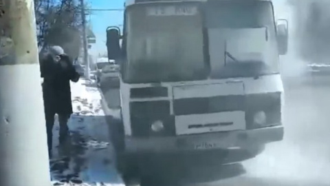 У РФ автобус МНС поїхав перевіряти пожежну безпеку ТЦ і загорівся