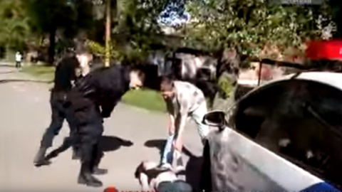 Опубліковано відео наїзду патрульної машини на жінку в Запоріжжі: поліцейські намагалися приховати докази