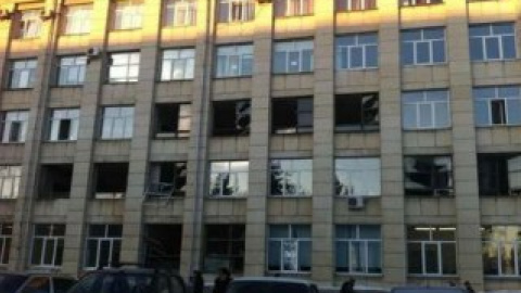 В основном везде выбиты окна и двери. Фото: @znak_com
