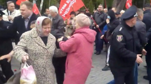У Вінниці радикали в масках напали на пенсіонерів-учасників першотравневої демонстрації