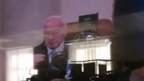 Николай Азаров во время перепалки с Арсением Яценюком. Скриншот с видео