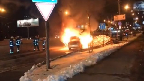 У Києві загорівся автомобіль.Скріншот відео facebook.сом/KyivOperativ