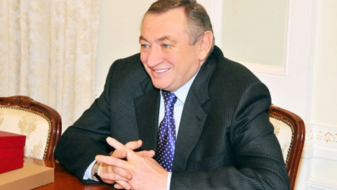 Едуард Гурвіц стверджує, що у Труханова два російських та один грецький паспорт. 