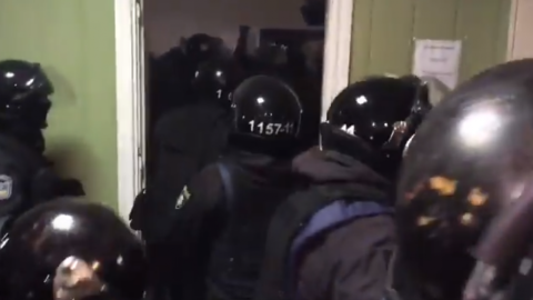 Відео дня: барикади, штурм і десятки затриманих у Святошинському райсуді