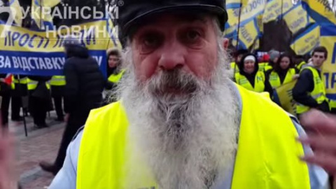 Протестувальники під Радою розповіли, чому Яценюк має піти