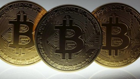 Віртуальна валюта Bitcoin вперше з 2013 року коштує менше як 200 доларів