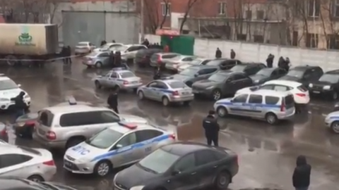Він звинуватив прокурорів Південно-Східного округу Москви в тому, що вони відібрали у нього фабрику. Скріншот youtube.com/watch?v=nYte3eaQaxo