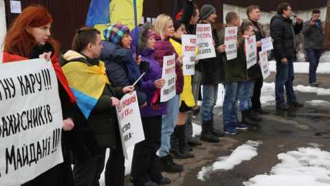 Поряд з активістами чергували два наряди патрульної поліції. 
