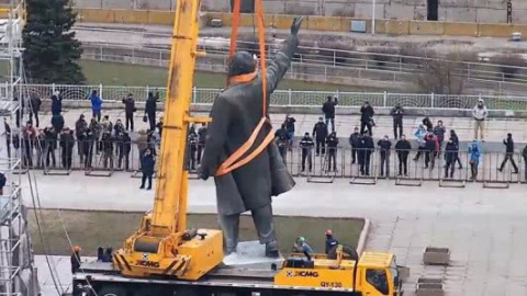 Відео дня: Леніна в Запоріжжі повалено через півстоліття