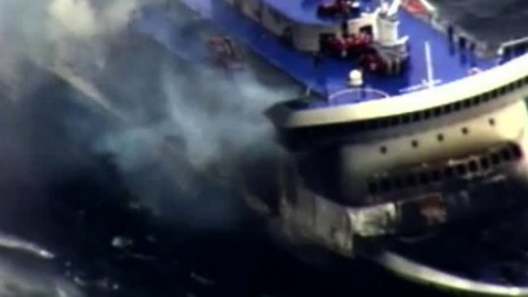 ​С горящего парома Norman Atlantic спасен 251 человек