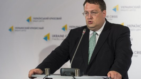 Геращенко пообіцяв покарати суддю, який п'яним погрожував даішнику зброєю