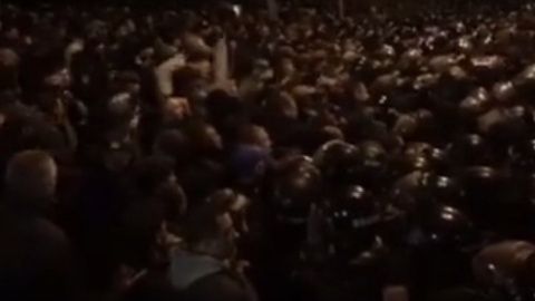 Нові сутички між правоохоронцями та мітингувальниками. Скріншот відео Страна.uа