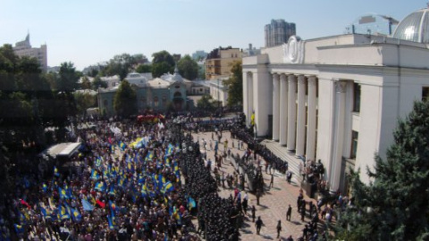 90 правоохоронців поранені через сутички біля будівлі Ради - МВС