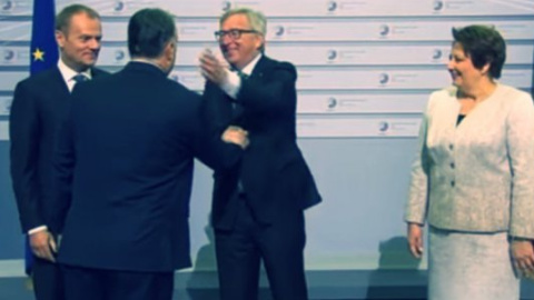 Юнкер назвав прем'єра Угорщини диктатором і дав йому ляпаса