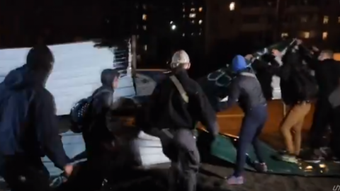 У Києві розгромили АЗС. Скріншот відео 