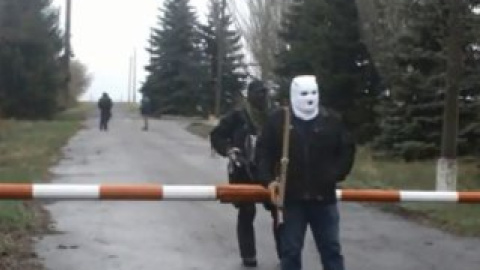 Аэродром в Славянске "взяли" представители так называемой местной самообороны: "Здесь не сядет ни один украинский вертолет".