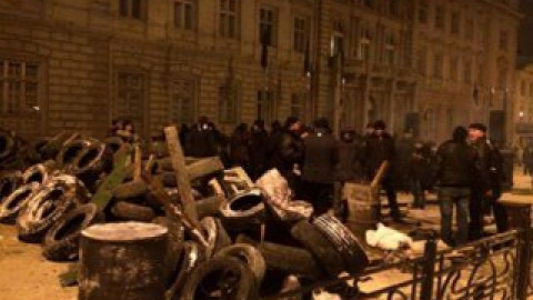 Барикада біля Львівської ОДА. Фото: Євромайдан SOS.