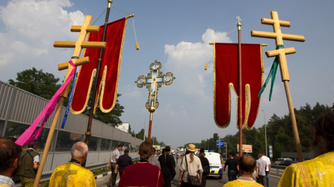 Учасники хресного ходу зібралися на Володимирській гірці, на Європейській площі є протестувальники