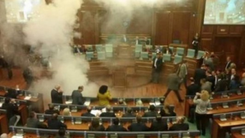 У Косово опозиція підірвала гранату під час засідання парламенту
