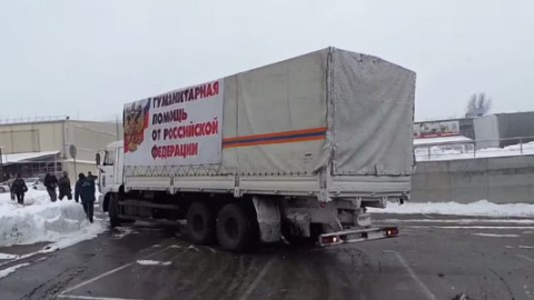 Журналисты сняли, как разгружали машины путинского "гумконвоя"