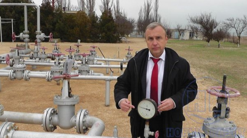 Голова Генічеської РДА продемонстрував перекриту подачу газу з окупованого Криму