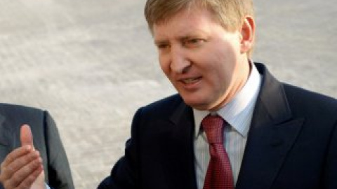 Ахметов глубоко убежден, что автоматами и пулеметами народ не накормить.