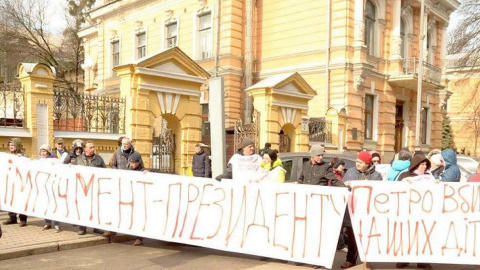 Мітинг "Матерів за імпічмент Порошенко". Фото: golos.ua