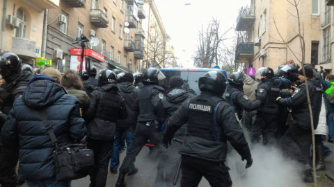 Близько 09:50 правоохоронці затримали і посадили в автомобіль Саакашвілі