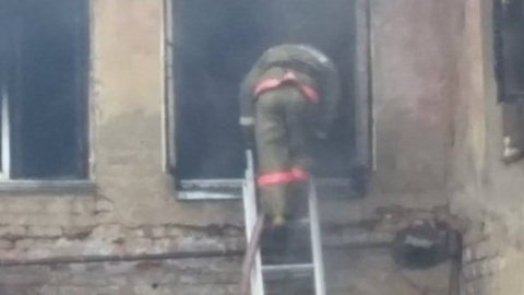 Возле здания Генпрокуратуры на Подоле тушат пожар