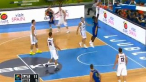 Поединок проходил в "Стожице-Арене" в Любляне. Скриншот видео с сайта eurobasket2013.org