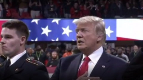 Дональда Трампа запідозрили в незнанні слів гімну США