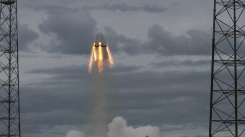 Компания SpaceX успешно испытала пилотируемый космический корабль Dragon