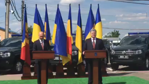 Запустили спільний українсько-молдавський митний і прикордонний контроль в Кучурганах. Скріншот відео facebook.com/petroporoshenko