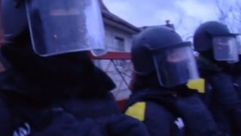 Силовики под Межигорьем. Скриншот с видео на YouTube