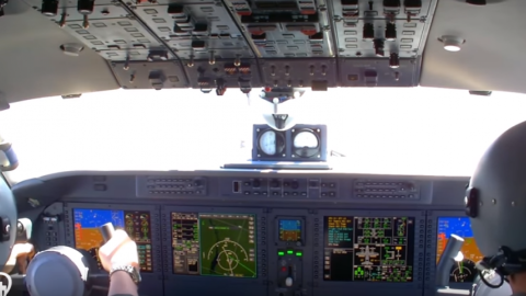 Випробувальний політ літака Ан-132D. Скріншот відео youtube.com/watch?v=0h_OwaQYzXw
