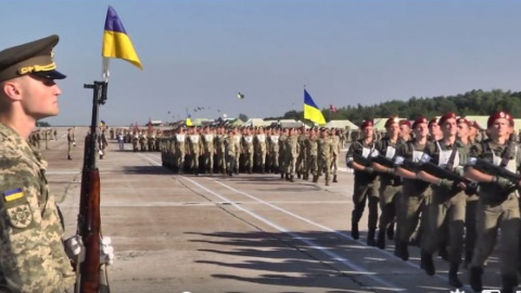 Курсанти провели репетицію параду. Скріншот відео 