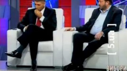 Мирошниченко извинился и вытащил моль изо рта. Скриншот видео с Youtube