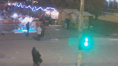 Опубліковано відео з вандалами, які руйнують крижані фігури в Житомирі